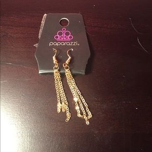 Paparazzi gold dangly earrings